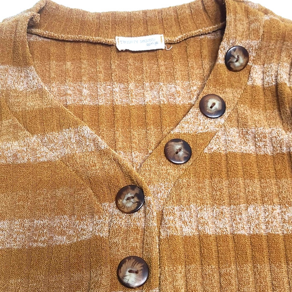 FREE WITH PURCHASE-Twenty second Mustard yellow sweater women's small - Picture 2 of 5